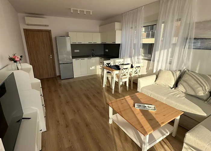 Cosy With Sea View In Complex Panorama *