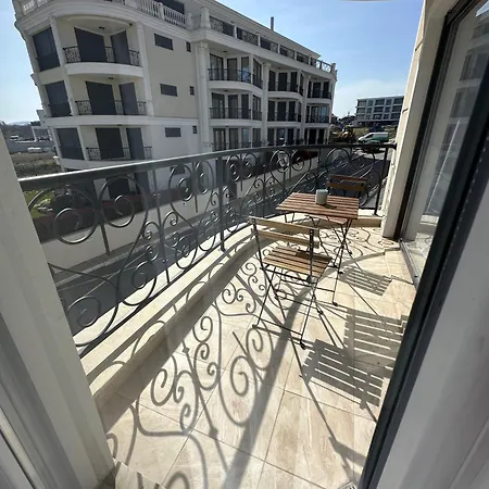 Cosy With Sea View In Complex Panorama Tchernomorets