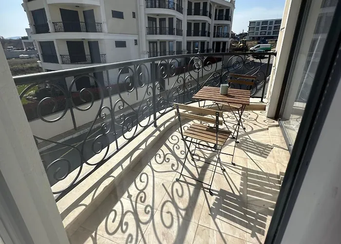 Cosy With Sea View In Complex Panorama Черноморец