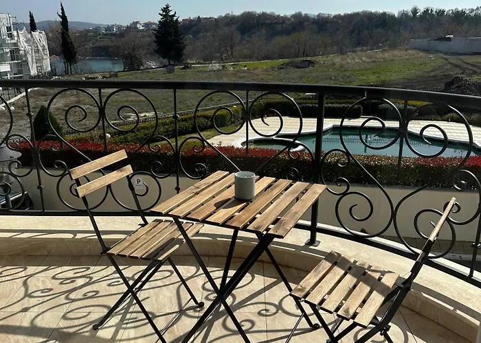 Апартаменты Cosy With Sea View In Complex Panorama Черноморец